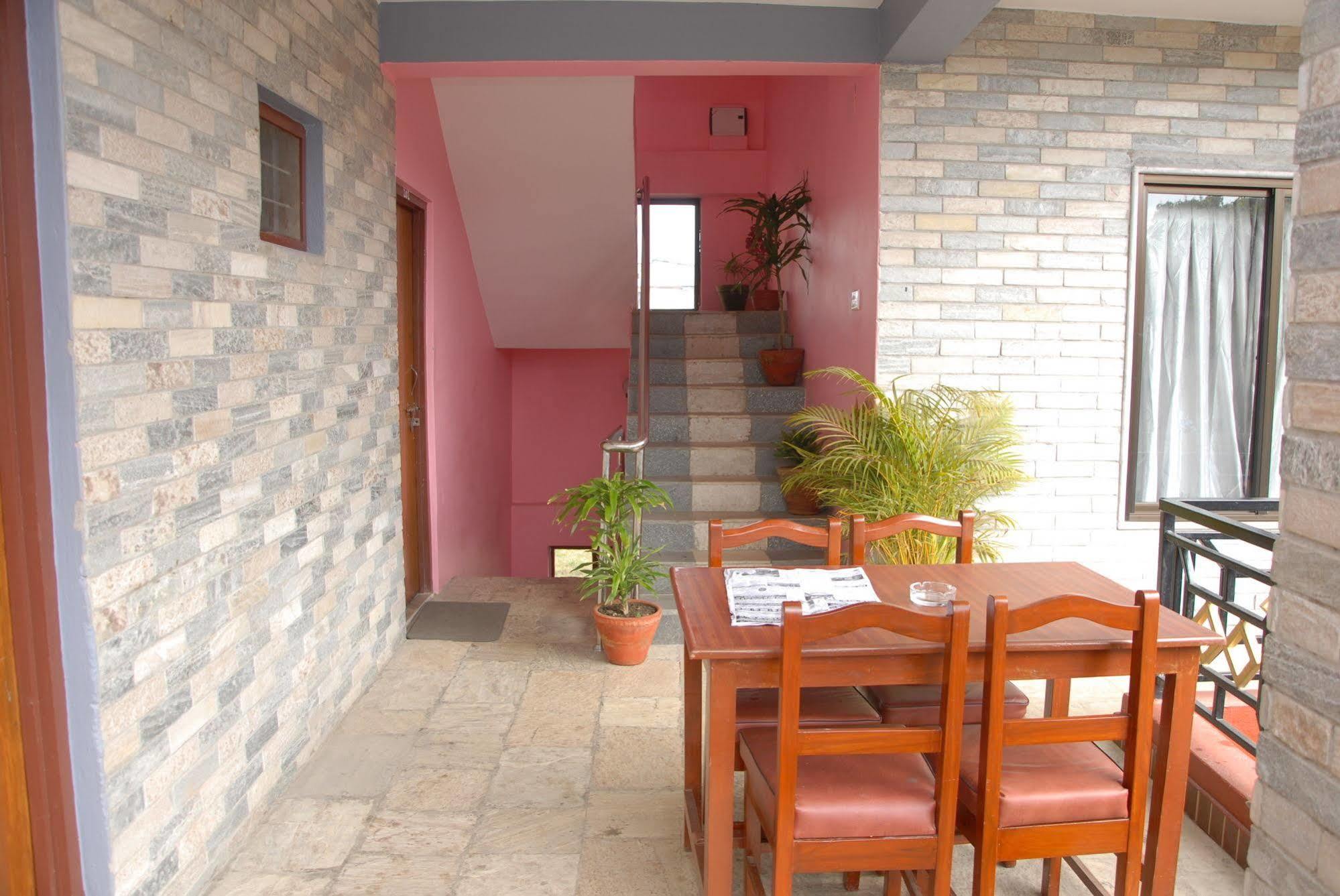 Hotel Glory Garden Pokhara Bagian luar foto