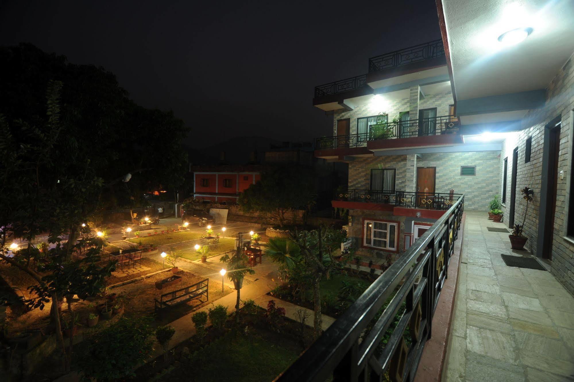 Hotel Glory Garden Pokhara Bagian luar foto