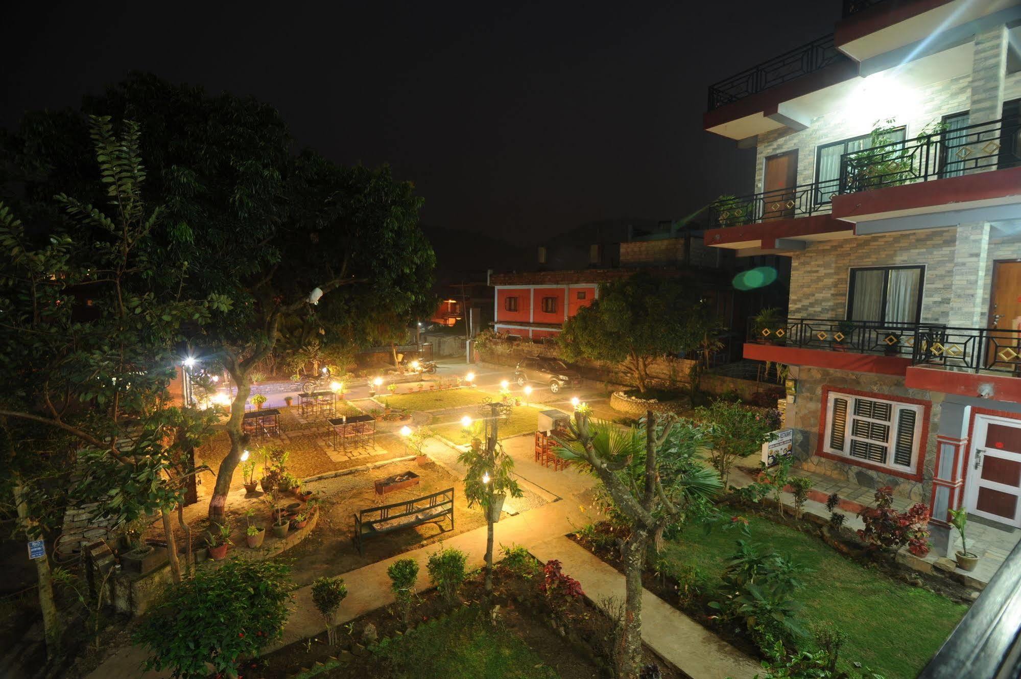 Hotel Glory Garden Pokhara Bagian luar foto